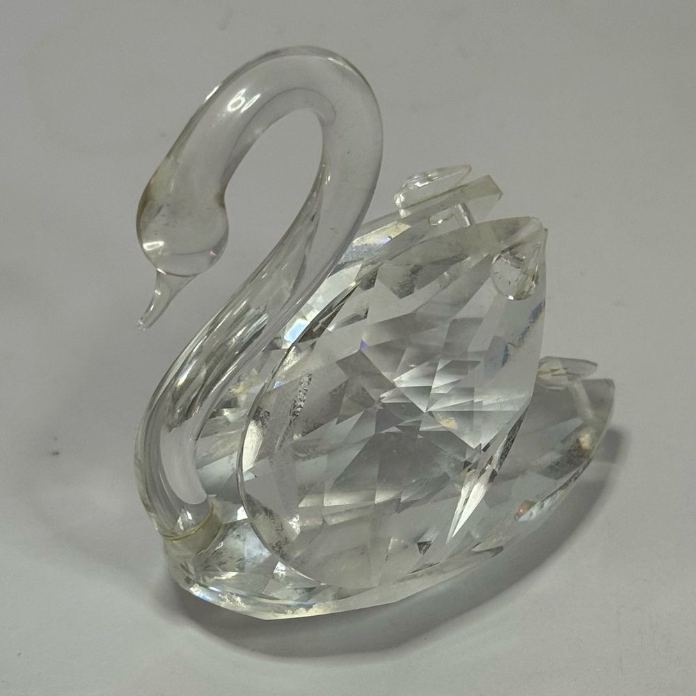 Small Elegant glass Swan Figurine
